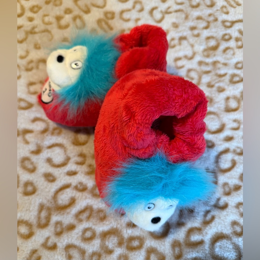 Dr. Seuss Vibrant Red Slippers Universal Studios 
Size: Youth (Small) - Picture 8 of 8
